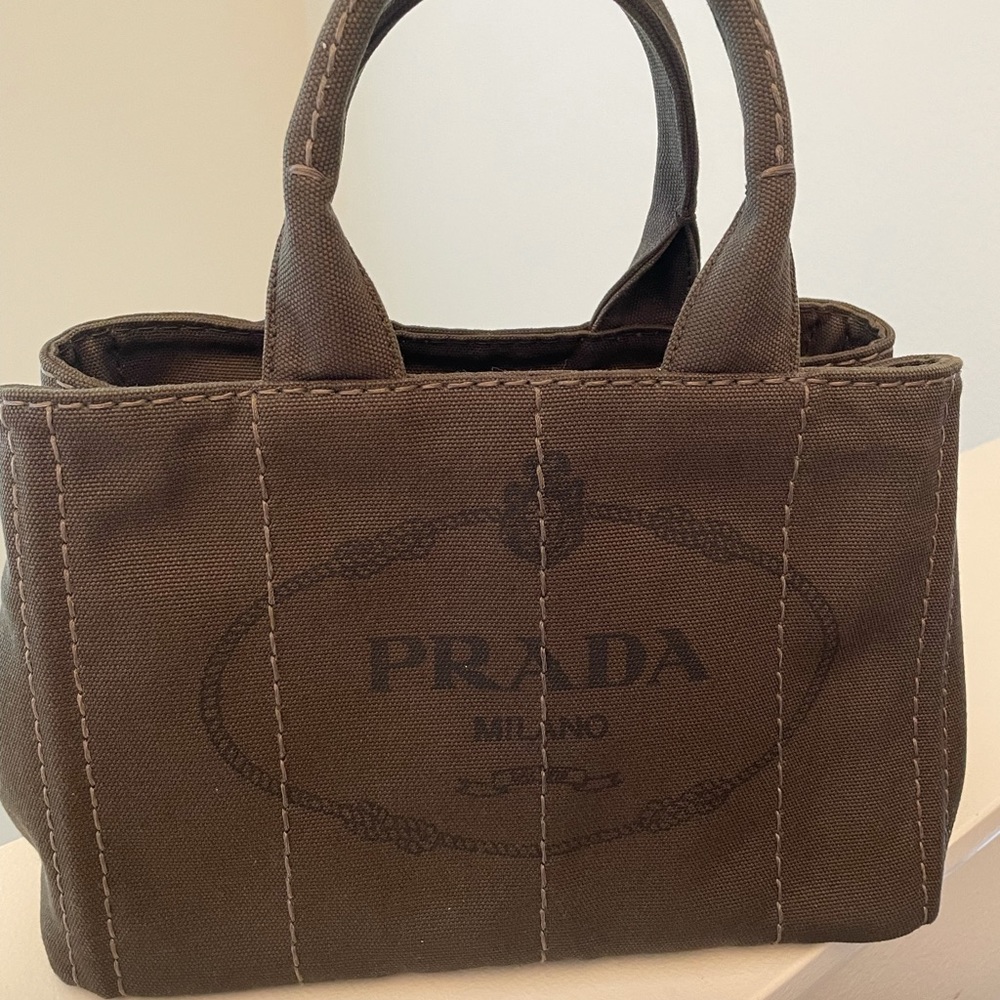 Prada tote bag slightly used - Picture 2 of 6